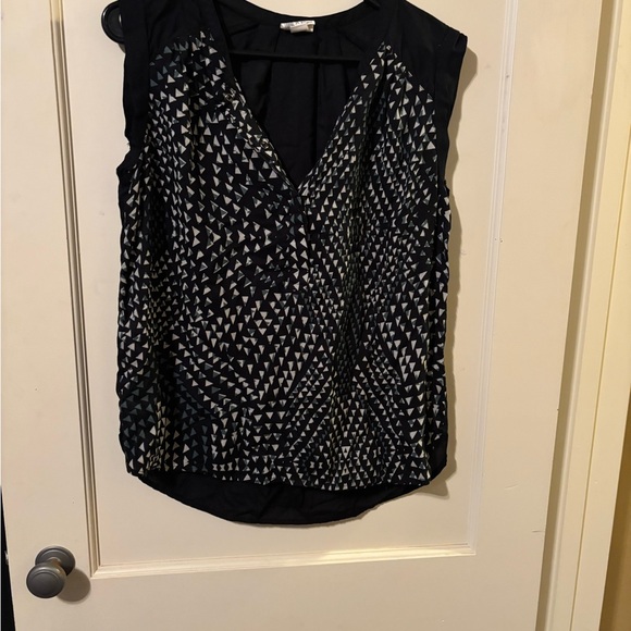 Converse Black Sleeveless Graphic Blouse - Picture 1 of 3